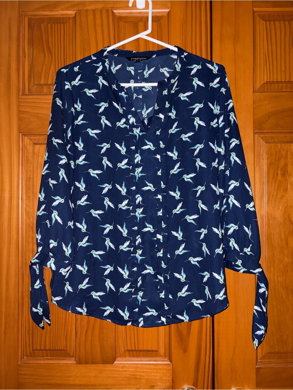 41 Hawthorn Navy and Teal Bird-Print Tie-Sleeve Button-Down Top